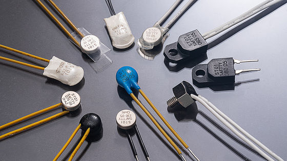 ST01 Sekering Termal SO6 Sakelar Pengendali Suhu dengan Rentang 50-250℃ Biasanya Tertutup atau Terbuka Atur Ulang Otomatis atau Manual